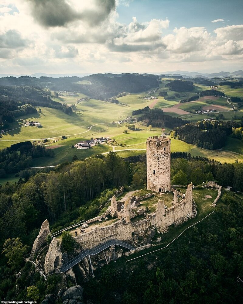 Развалины замка XI века, Австрия. Фотограф - Майкл Хардинг
