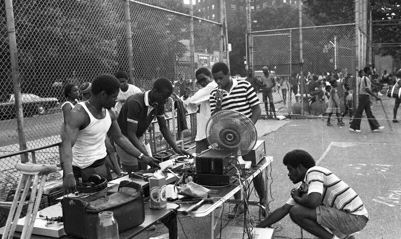 Погромщики после июльского блэкаута в Нью–Йорке, 1977 год