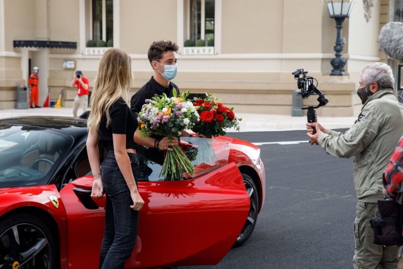 Ремейк культового французского кино: новый гиперкар Ferrari прокатился по улицам Монако