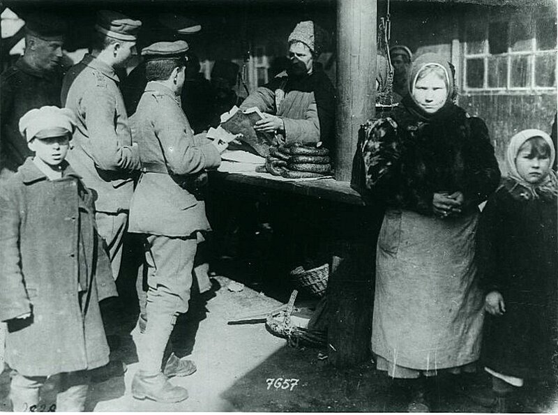 36. Немцы на базаре. г.Умань, Украинская народная республика. 1918 год
