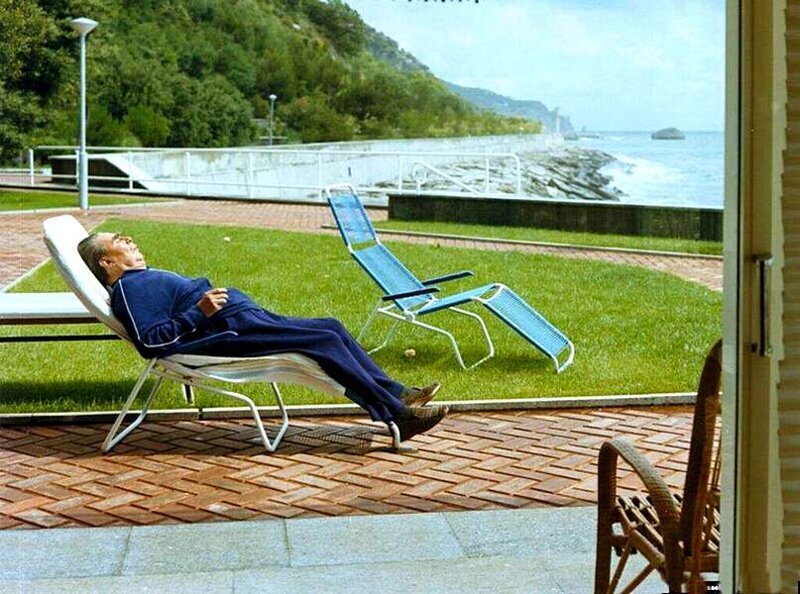 Леонид Брежнев на отдыхе в Крыму. В 1982 году, когда была сделана эта фотография, Брежнев оставался лишь номинальным лидером СССР. Он умер в том же году