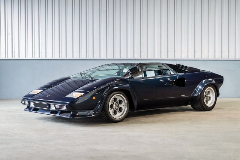 8. Lamborghini Countach LP400 S 1979 года (№1121066) продан за €451,000 (37 750 000 руб.).