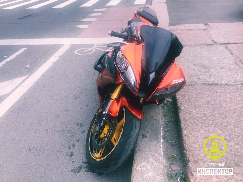 Авария дня. В Петербурге мотоциклист сбил собой пешехода и погиб