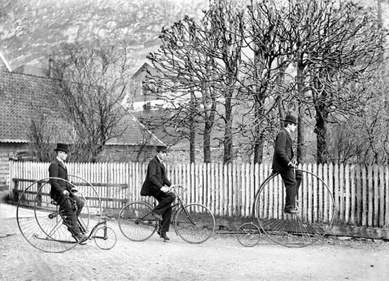 Трое мужчин на разных типах велосипедов, Королевство Норвегия, 1895 год