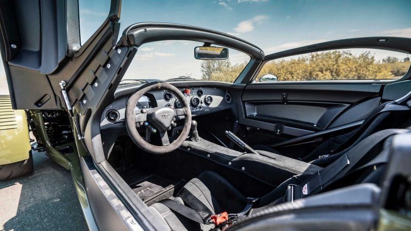 Donkervoort D8 GTO-JD70 — первый в мире серийный спортивный автомобиль, позволяющий достигать в поворотах перегрузок в 2G