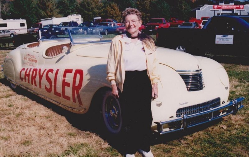 Вики Вуд —  первая в мире автогонщица, которая бросила вызов мужчинам