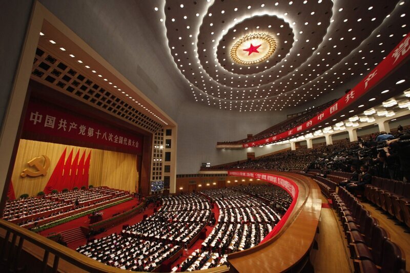 Так вот, выступая по итогам этих мероприятий перед журналистами, премьер Госсовета КНР Ли Кэцян показал небольшую табличку итогов национальной программы борьбы с бедностью.