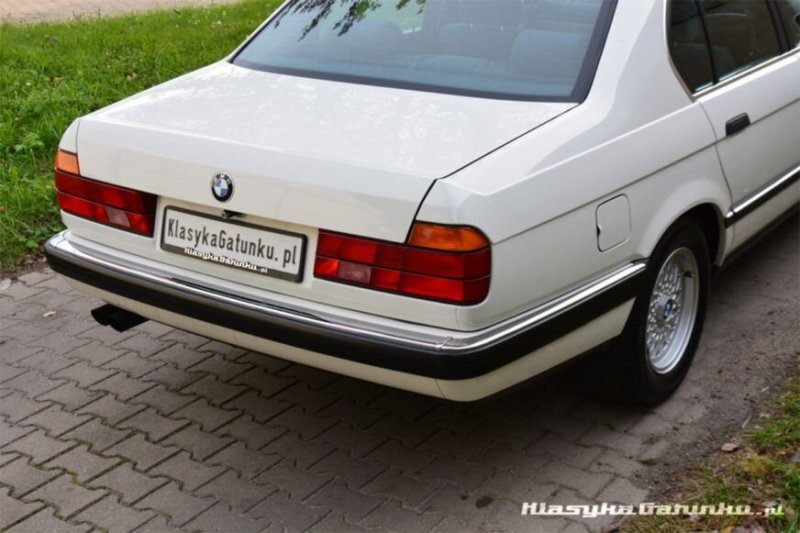 Идеальная BMW «Семёрка», которая 23 года простояла у дилера