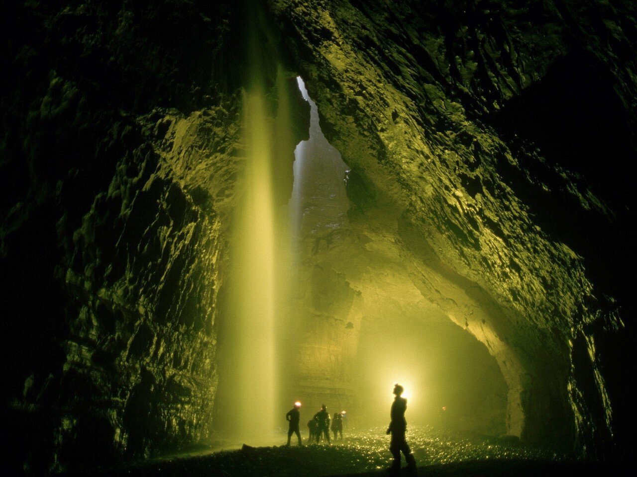 Освещение в пещере