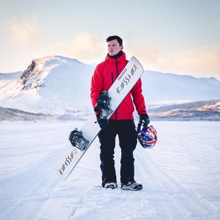 Это британский сноубордист Джейми Барроу