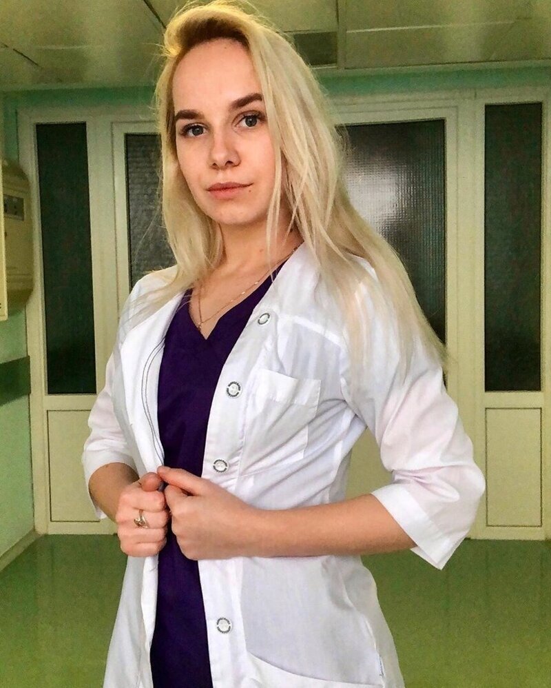 "Медсестра в купальнике" подписала контракт с брендом спортивной одежды