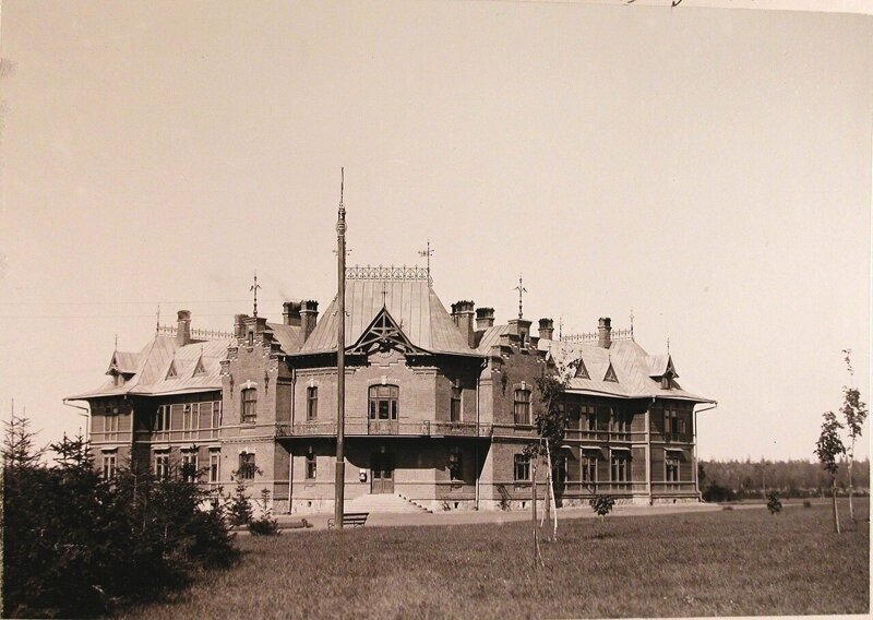 Общий вид двухэтажного дома для служащих Беловежского дворца