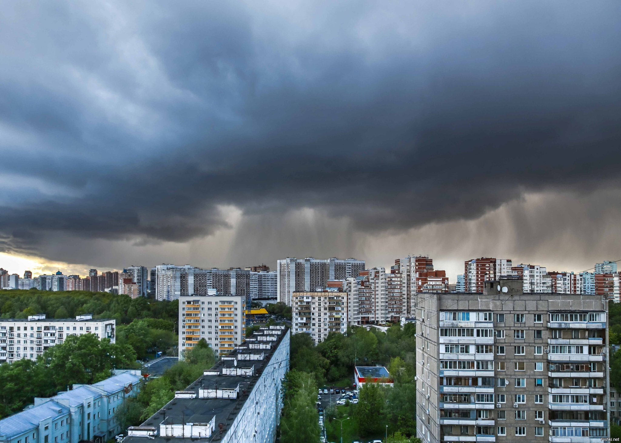 В москве ожидается ураган. Гроза в Москве 15 июня 2021. Гроза в Москве 2017. Шквалистый ветер и град в Москве. Гроза в Москве 2007.