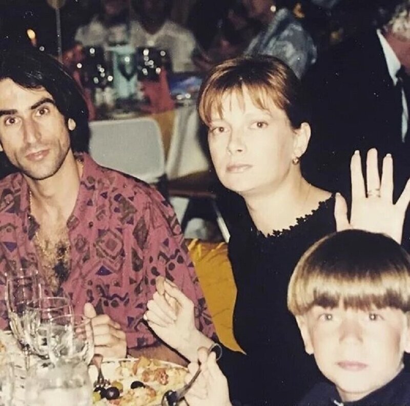 Кирилл Толмацкий «Децл», со своими родителями, Ириной и Александром Толмацкими, середина 90-х