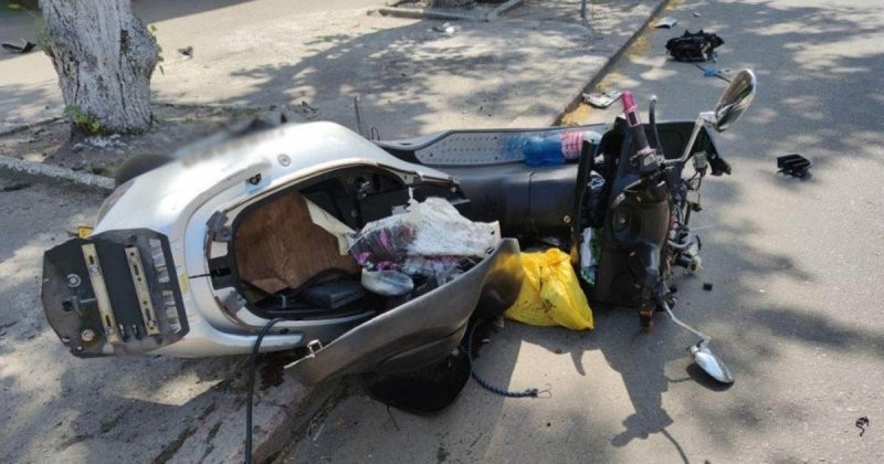 Водитель скутера выжил после серьезного столкновения с автомобилем