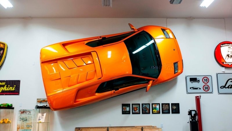 Придайте вашему дому уникальный стиль: на продажу выставили "настенный" Lamborghini Diablo