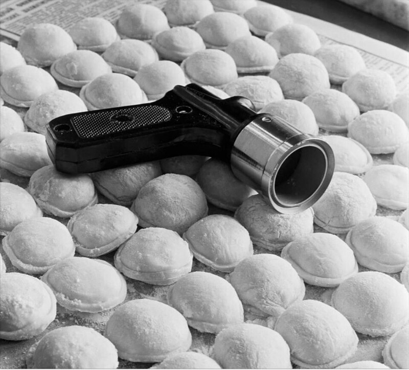 Пистолет для лепки пельменей Саранского завода "Электровыпрямитель" 1969 год, Фото Александр Овчинников .