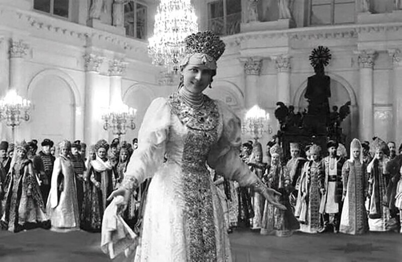 41-летняя Княгиня Зинаида Николаевна Юсупова на балу в Зимнем дворце, февраль 1903 г.