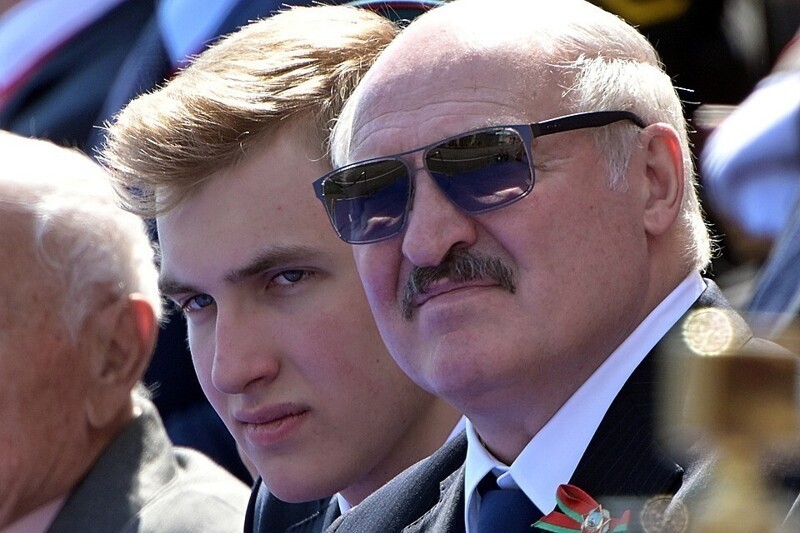 Сын Лукашенко, побывавший на Параде Победы в Москве, изумил россиянок своей красотой