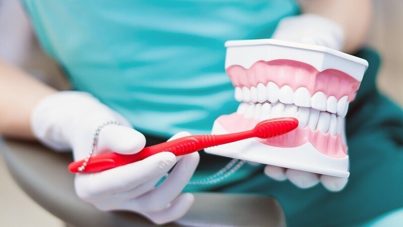 Как ухаживать за полостью рта, чтоб пореже видеть стоматолога