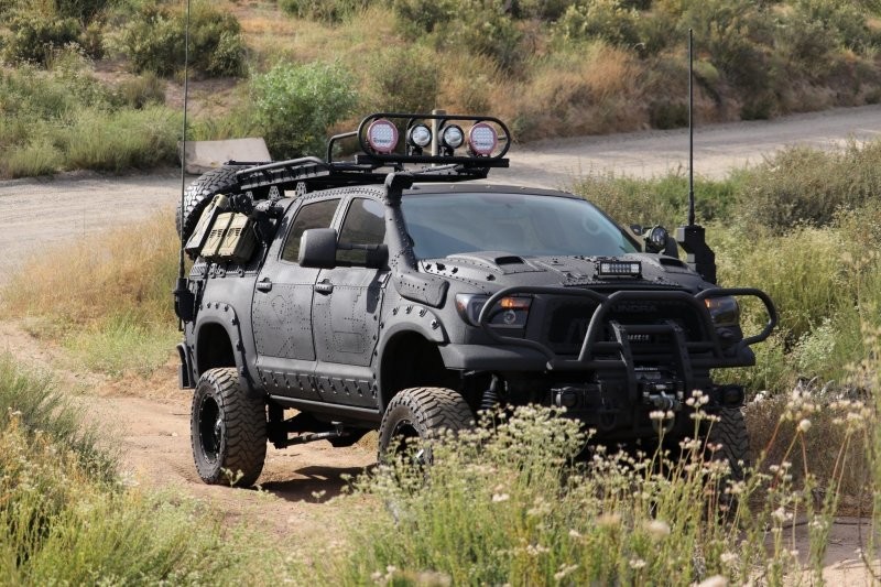 С этой сумасшедшей Toyota Tundra не страшен никакой зомби-апокалипсис