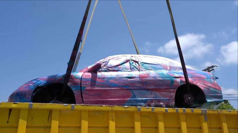 В итоге кузов Honda Civic получил уникальный розово-голубой окрас.