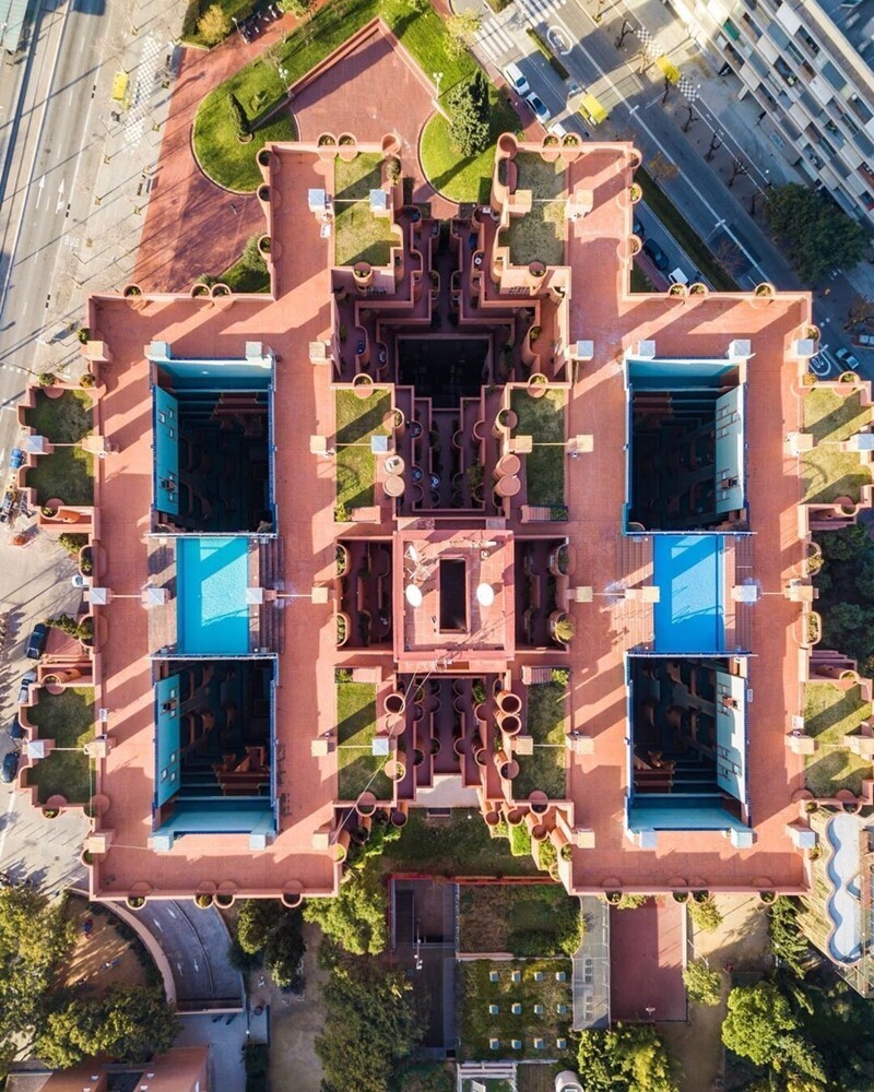 Самый симметричный город в мире: аэроснимки Барселоны, от которых захватывает дух