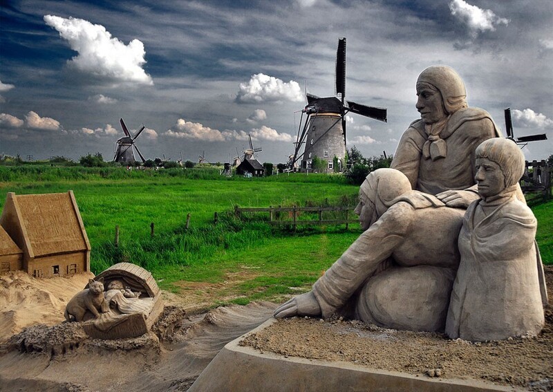 Ветряные мельницы Киндердейка и песчаные скульптуры. (Фото Roberto Ruiz):