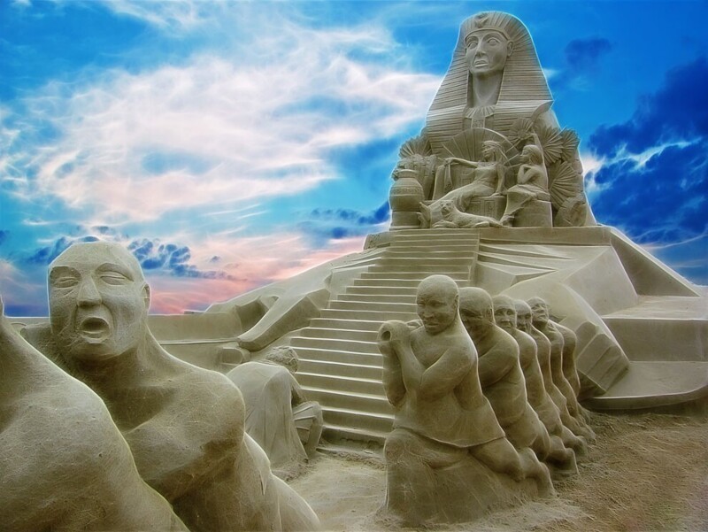 Земля фараонов. Фестиваль песчаных скульптур в Брайтоне, Англия. (Фото Antony Scott):