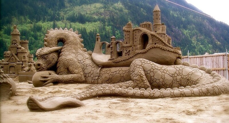 Еще одна красивая скульптура из Британской Колумбии — Дракон. (Фото Amazin Walter):