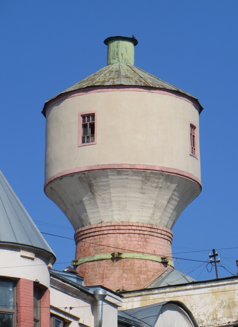 Встроенная башня фабрики Эрманс на Воронцовской улице.