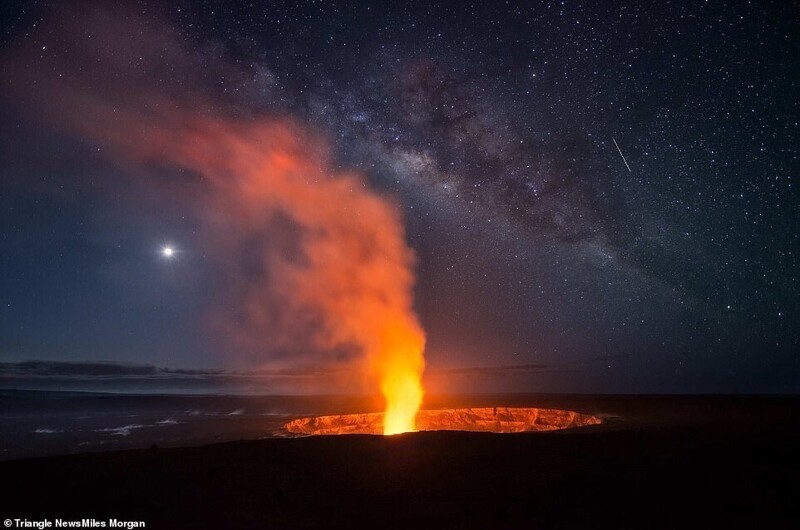 "Элементаль", Майлз Морган. Вулкан Килауэа в Гавайях на фоне Млечного пути