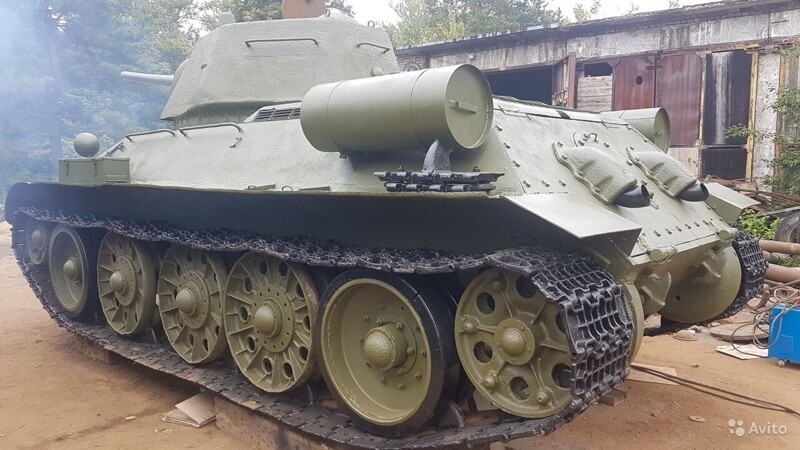 В Москве выставили на продажу Т-34 и "Катюшу"