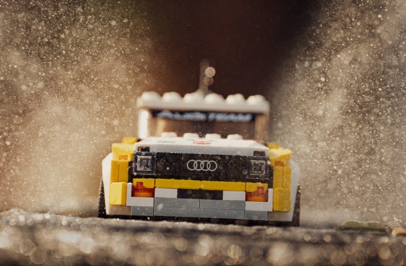 Фотограф воссоздал культовые раллийные кадры ралли «Группы Б» с помощью Lego