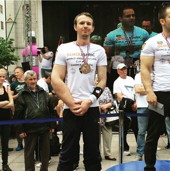 Чемпион мира по армрестлингу Маттиас Шлитте