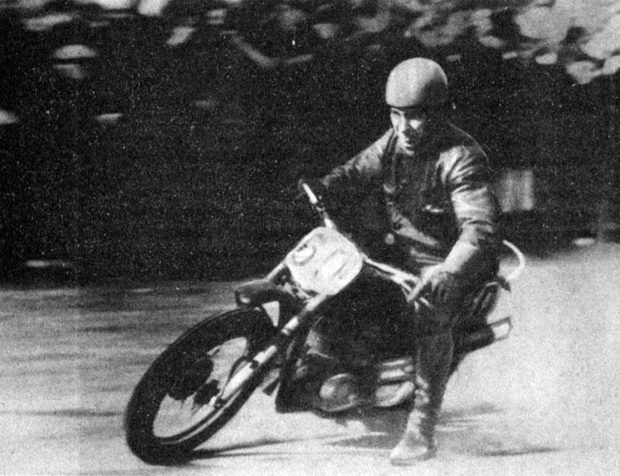 Студент первого курса МВТУ имени Баумана Эдгард Линдгрен — победитель мотоциклетных соревнований 1955 года
