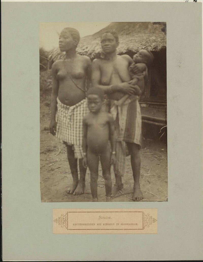 женщины племени кру с детьми на мысе Блубарра, Либерия. 1886