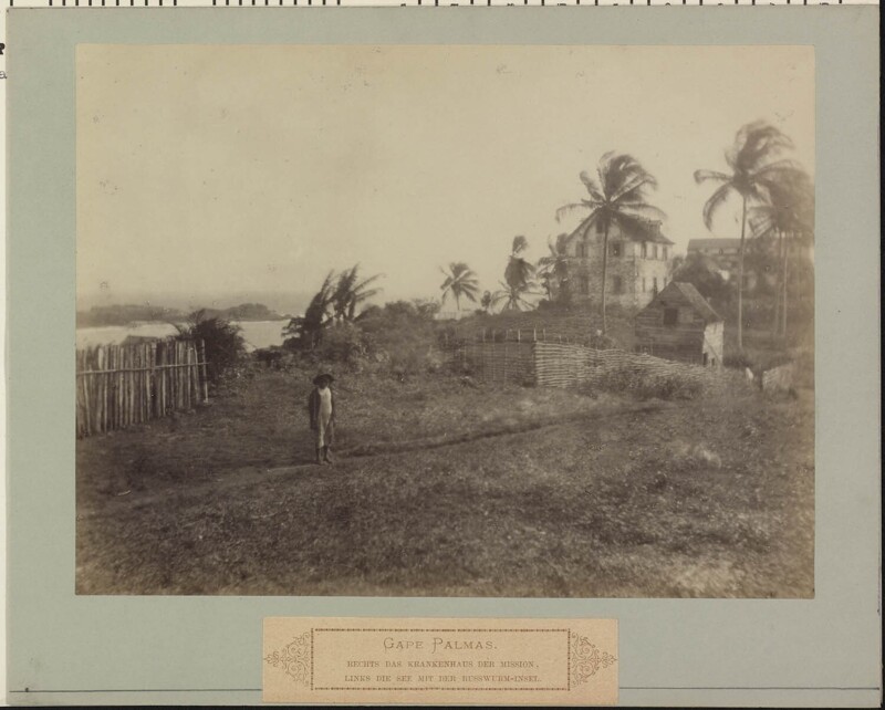 Миссия на мысе Кейп-Пальмас: больница справа. 1887