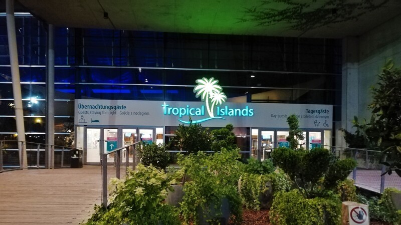 Поездка в "Tropical Islands" — тропический парк развлечений