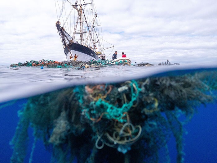 Экспедиторы выловили из океана рекордное количество мусора