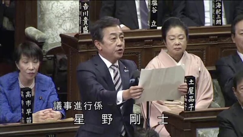 В парламенте Японии есть специальный человек, который громко орет во время заседаний