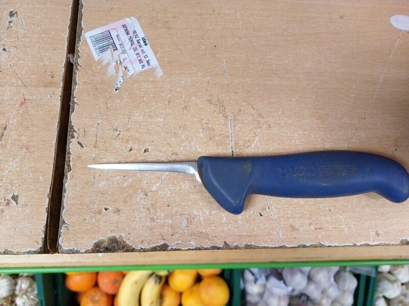 11. «Нож, который я заметил в местном магазинчике»