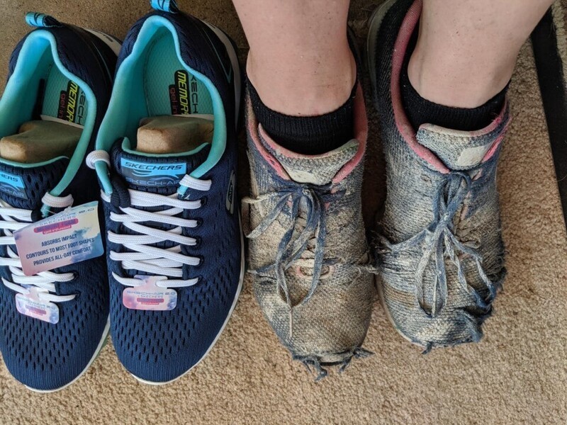 12. «Я работаю маляром на стройке, а это мои кроссовки после года использования»