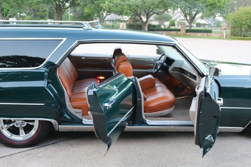 Уникальный универсал Cadillac De Ville 1969 года в цвете British Racing Green
