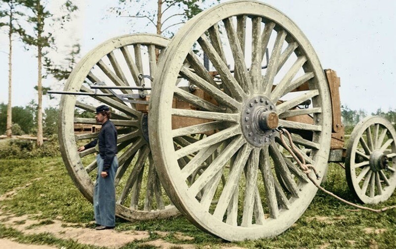 Телега, предназначенная для передвижения артиллерии во время Гражданской войны в США, Вирджиния, 1865 год (фото раскрашено)