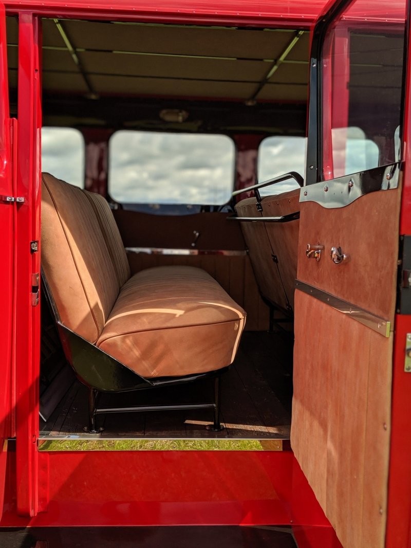 Полностью восстановленный экскурсионный автобус Kenworth 1937 года