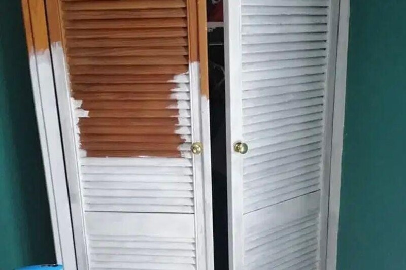 Девушка решила обновить двери гардероба к приходу мужа, но что-то пошло не так