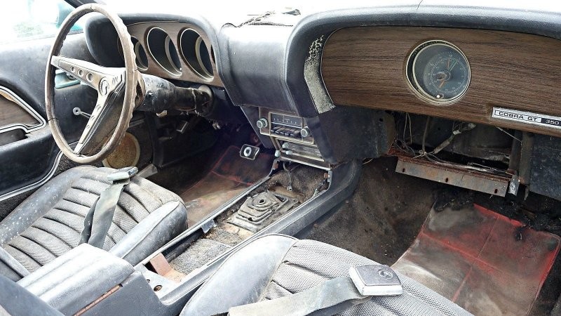 Посмотрите как умирают легенды: Shelby GT350 и кабриолет Camaro