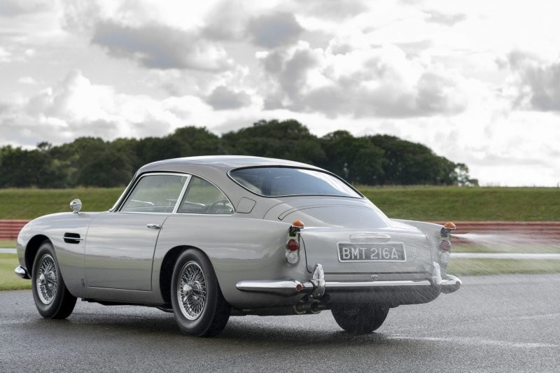  Почувствуй себя агентом 007: Aston Martin выпустил шпионскую версию DB5