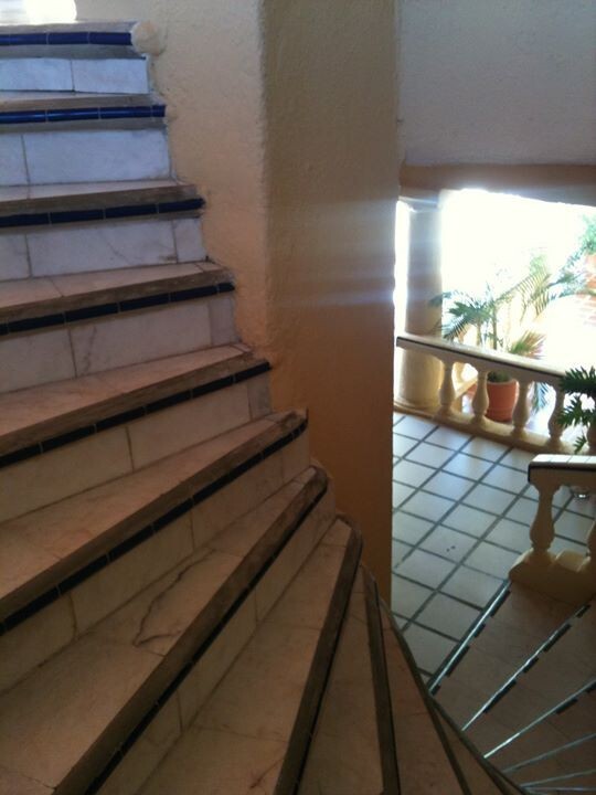 7. Лестница на мексиканском пляжном курорте. Проверка для пьяных туристов